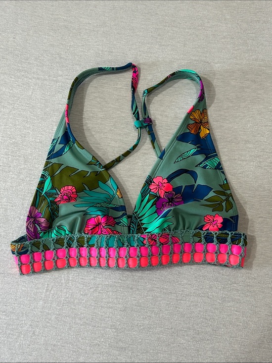 Xhilaration Other - Xhilaration Green Tropical Floral Bikini Top with Pink Trim Sz S